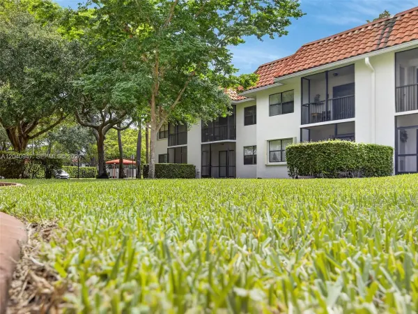 15718 E Waterside Circle 105, Sunrise, FL 33326