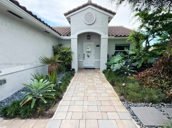101 NW 190th Avenue, Pembroke Pines, FL 33029