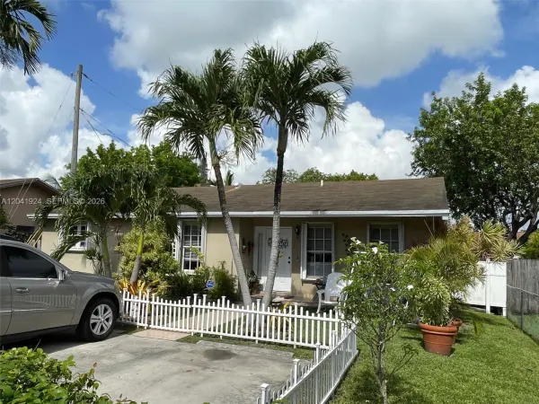 906 SW 8th Avenue, Hallandale Beach, FL 33009