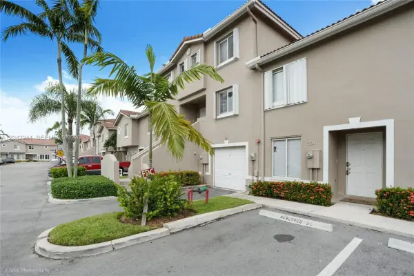 221 Riviera Circle, Weston, FL 33326