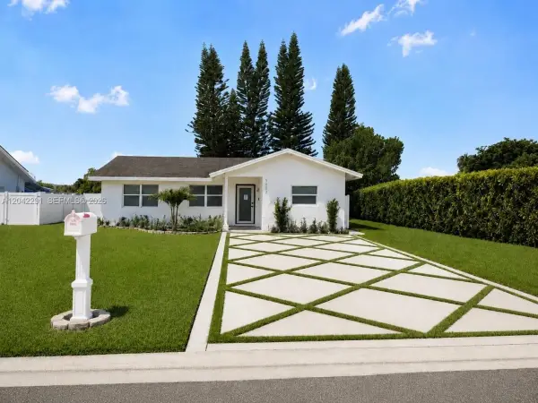 9602 NW 80th Place, Tamarac, FL 33321