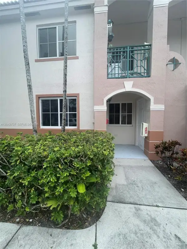 2151 NW 77th Way 102, Pembroke Pines, FL 33024