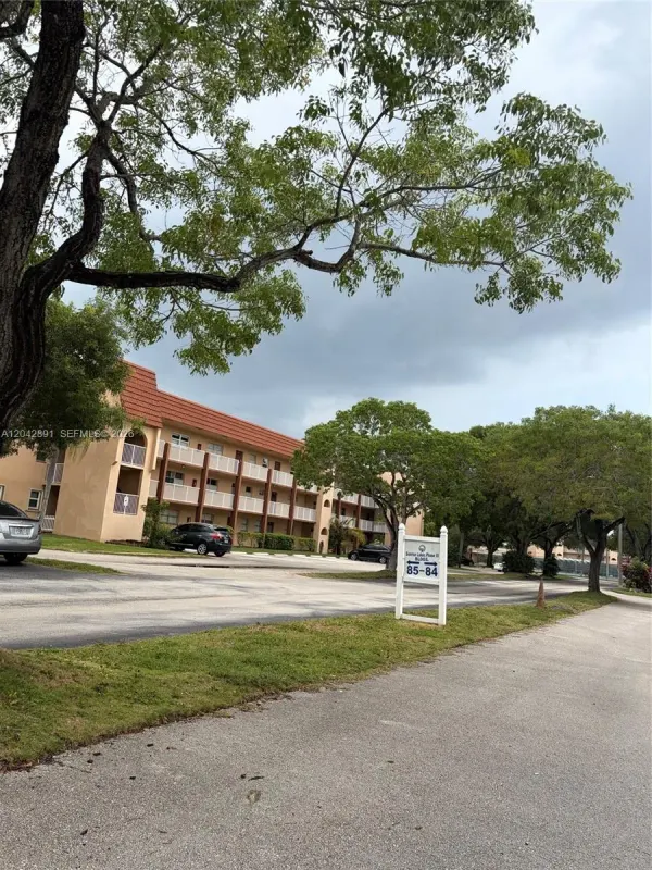 2741 N Pine Island Road 109, Sunrise, FL 33322