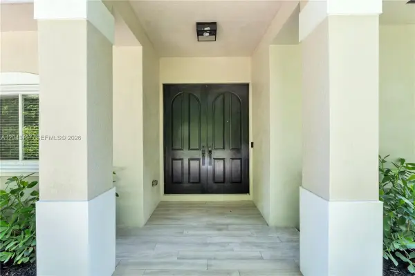 720 S Old Nob Hill Road, Plantation, FL 33324