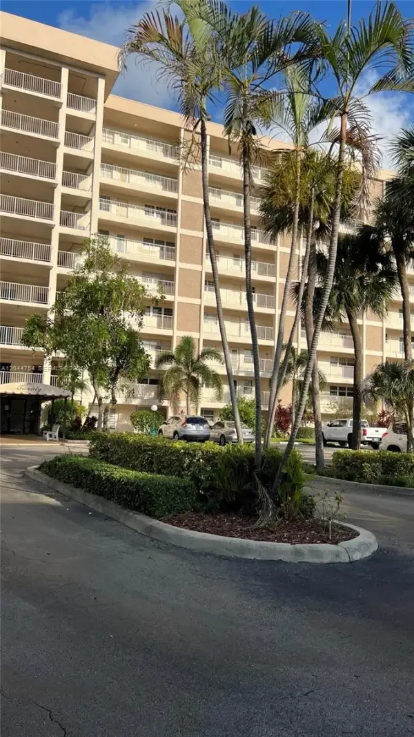 2901 S Palm Aire Drive 408, Pompano Beach, FL 33069