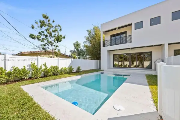 1135 NE 11th Avenue, Fort Lauderdale, FL 33304