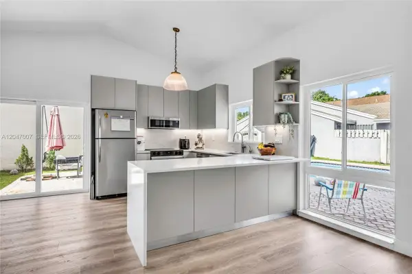 681 Pine Ridge Terrace, Davie, FL 33325
