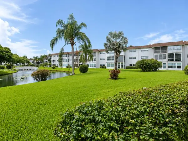 4700 NW 35th Street 411, Lauderdale Lakes, FL 33319