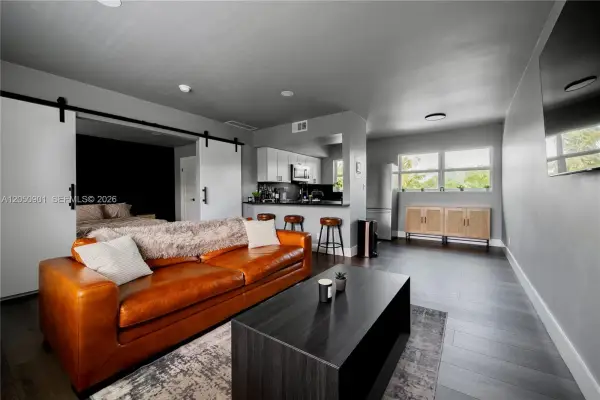 609 NE 13th Avenue 302, Fort Lauderdale, FL 33304