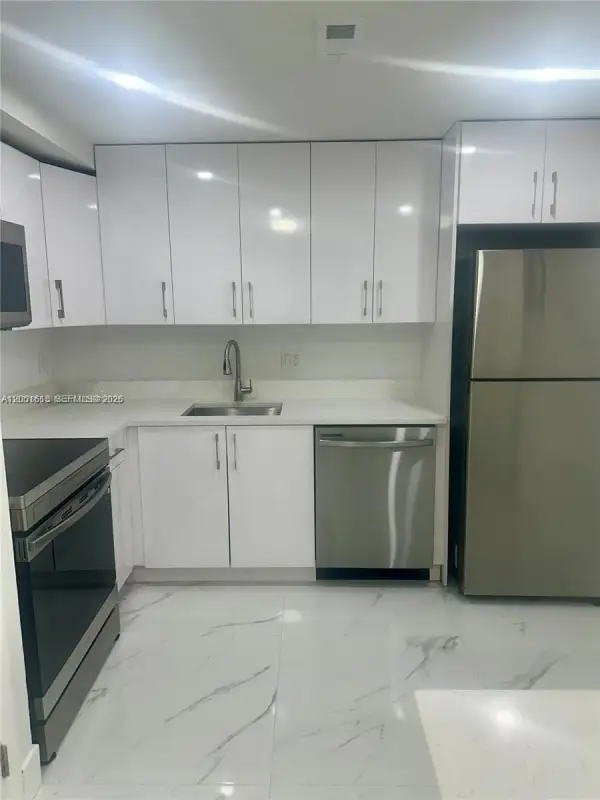 4166 Inverrary Drive 210, Lauderhill, FL 33319