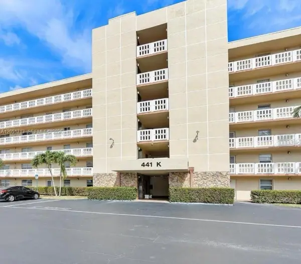 441 SE 3rd Street 505, Dania Beach, FL 33004