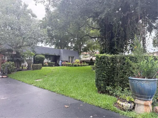 8541 N Lake Dasha Drive, Plantation, FL 33324