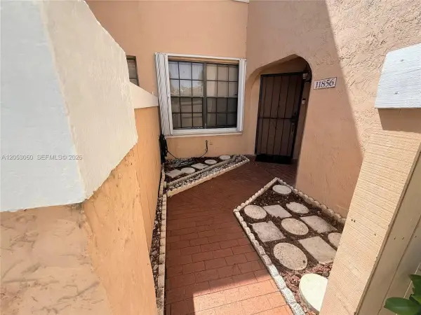 11856 NW 11th Street 11856, Pembroke Pines, FL 33026
