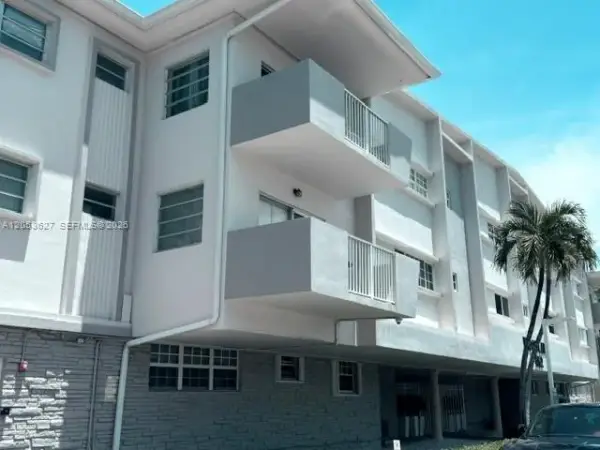 462 Golden Isles Drive 203, Hallandale Beach, FL 33009