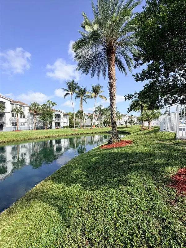 2640 S University Drive 101, Davie, FL 33328