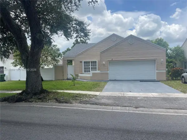 1040 SW 85th Terrace, Pembroke Pines, FL 33025