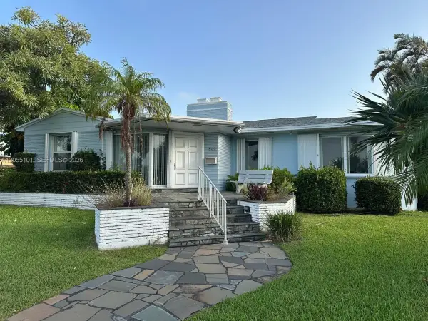 803 N Southlake Drive, Hollywood, FL 33019
