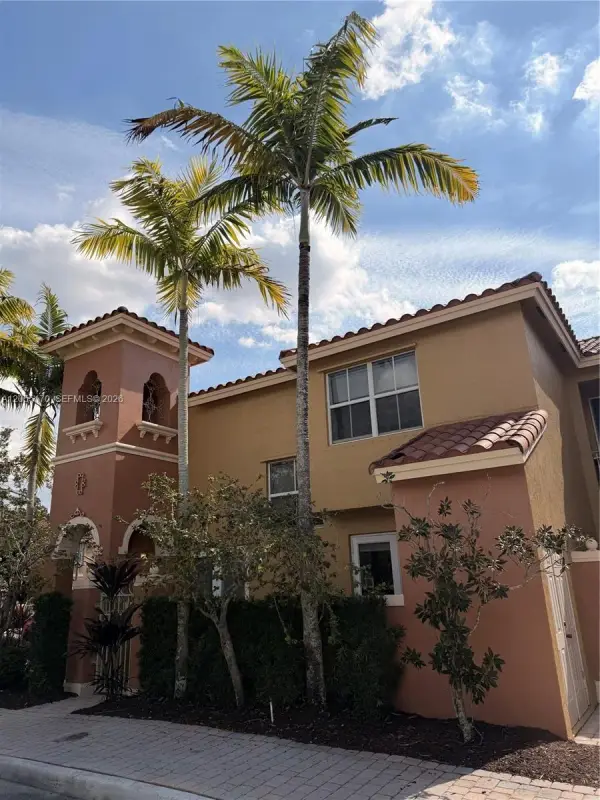 906 SW 143rd Avenue 2005, Pembroke Pines, FL 33027
