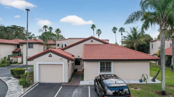 8841 W Sunrise Boulevard, Plantation, FL 33322