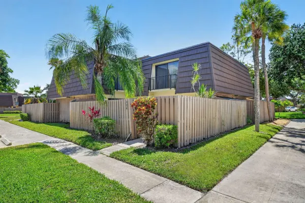 904 9th Court, Palm Beach Gardens, FL 33410