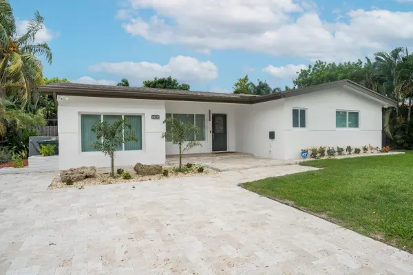 4760 NE 17th Avenue, Oakland Park, FL 33334