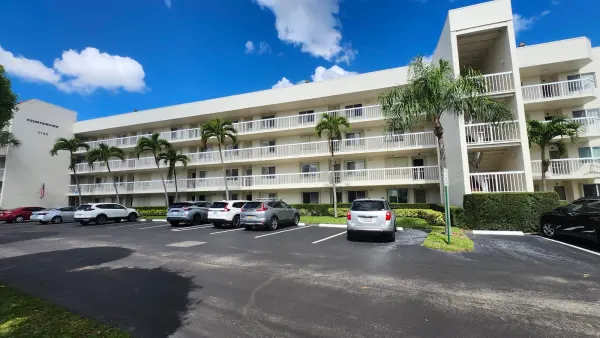 3146 Via Poinciana Via Poinciana 414, Lake Worth, FL 33467