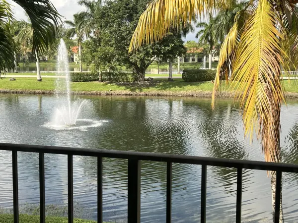 1523 Lake Crystal Drive F, West Palm Beach, FL 33411