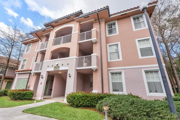 6592 W Sample Road 6592, Coral Springs, FL 33067