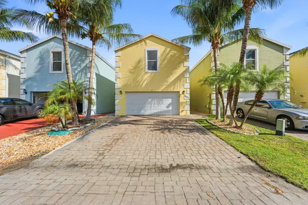 3221 Johns Place, Palm Springs, FL 33461