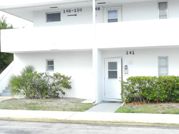 141 West Court, Royal Palm Beach, FL 33411