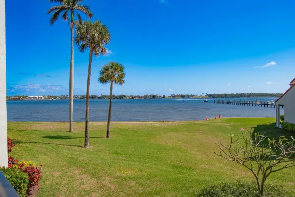 8200 Lakeshore Drive 2010, Hypoluxo, FL 33462