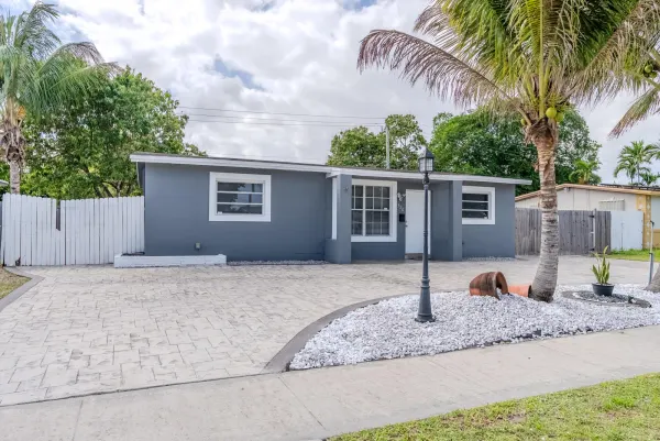 320 N 69th Way, Hollywood, FL 33024