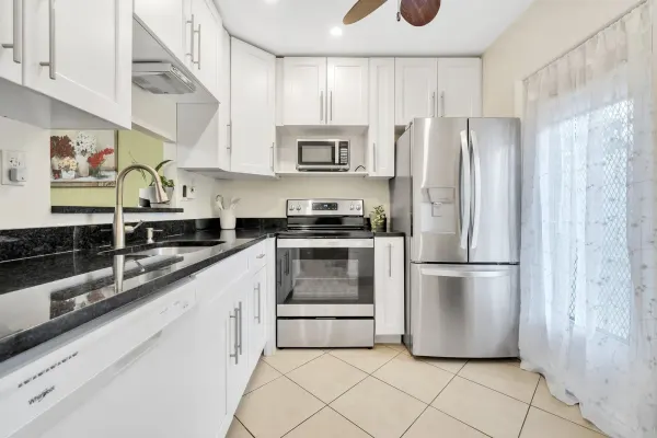 4805 NW 35th Street 412, Lauderdale Lakes, FL 33319
