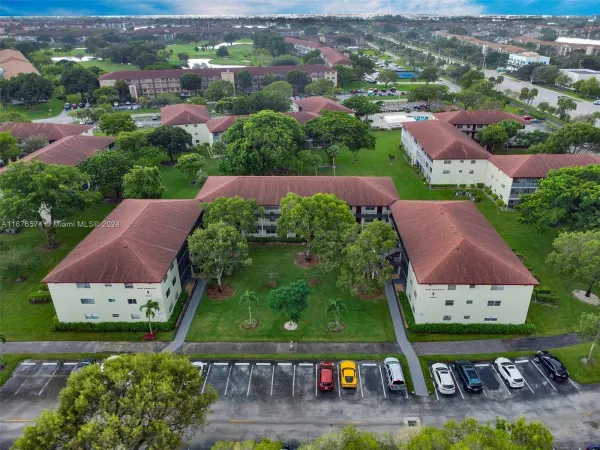 13500 SW 1st Street 111u, Pembroke Pines, FL 33027