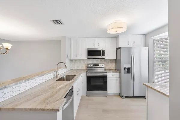 185 SW 3rd Street, Pompano Beach, FL 33060