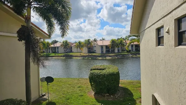1517 Lake Crystal Drive E, West Palm Beach, FL 33411