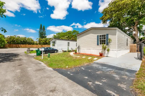 13431 SW 9th Court, Davie, FL 33325