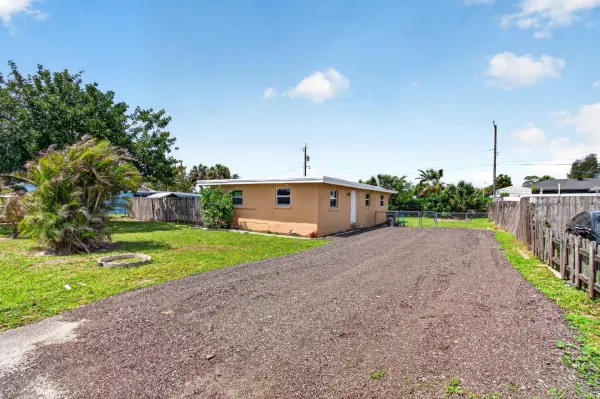1537 E Breezy Lane, Plantation Mobile Home Park, FL 33417