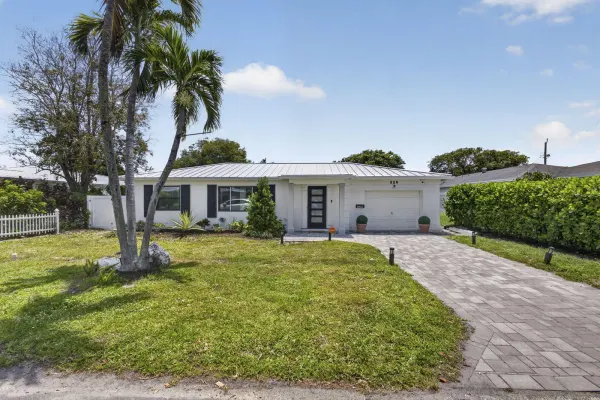 326 Alhambra Place, West Palm Beach, FL 33405