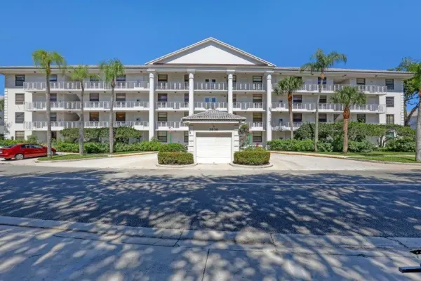 3650 Whitehall Drive 201, West Palm Beach, FL 33401