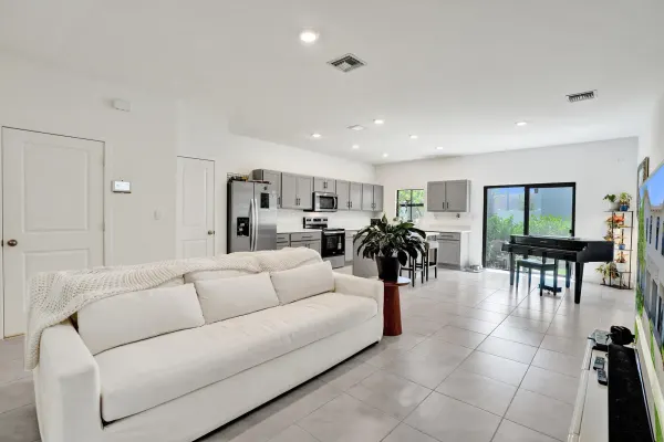 975 NW 3rd Terrace, Pompano Beach, FL 33060