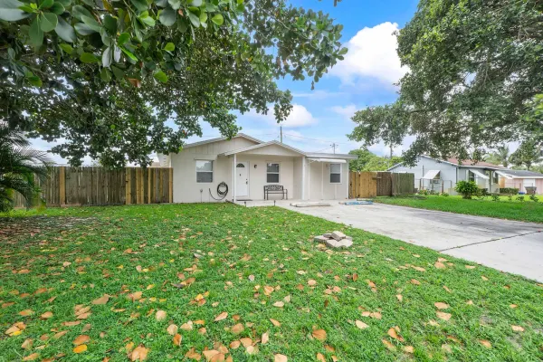 3344 Plaza Place, Lake Worth, FL 33462