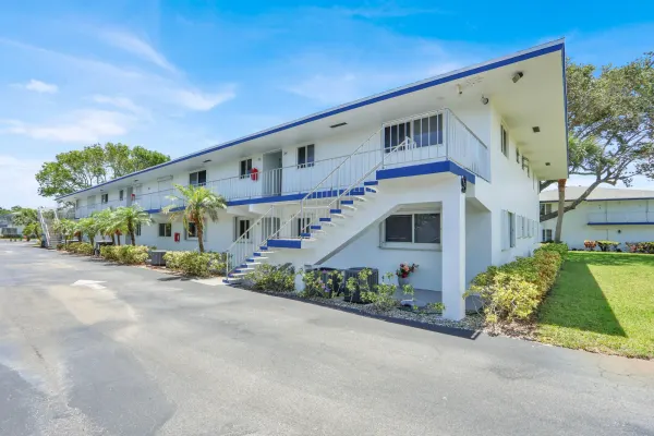 9 Westwood Avenue 102b, Tequesta, FL 33469