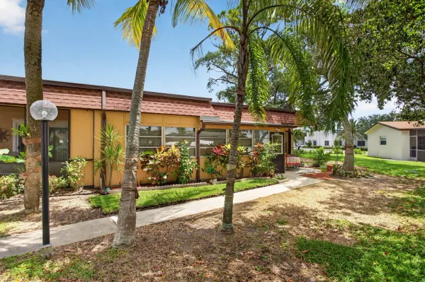 2002 SW Natura Boulevard B, Deerfield Beach, FL 33441