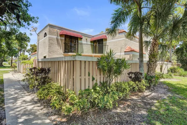 4260 Village Drive D, Delray Beach, FL 33445