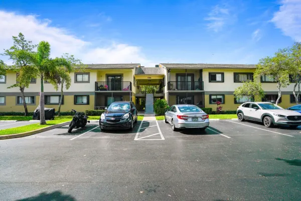 588 Trace Circle 102, Deerfield Beach, FL 33441