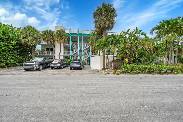 2715 NE 49th Street, Fort Lauderdale, FL 33308