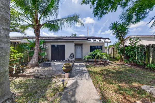 1036 E Lakes Drive, Pompano Beach, FL 33064