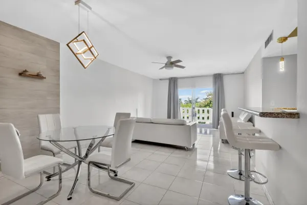 4330 Hillcrest Drive 302, Hollywood, FL 33021