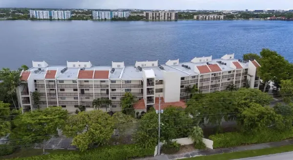 115 Lake Emerald Drive 304, Oakland Park, FL 33309